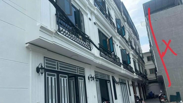 Cc gửi bán Nhà 3.5 tầng tại Tràng An, tt Chúc Sơn 40.8m2, 2.x tỷ, ô tô đỗ cửa